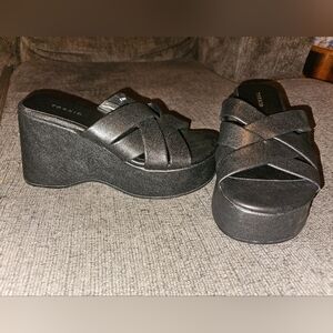 Torrid chunky platform sandals size 8 1/2 WW
